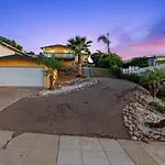 Lovely Ocean View Beach House 3Br Sleeps 9